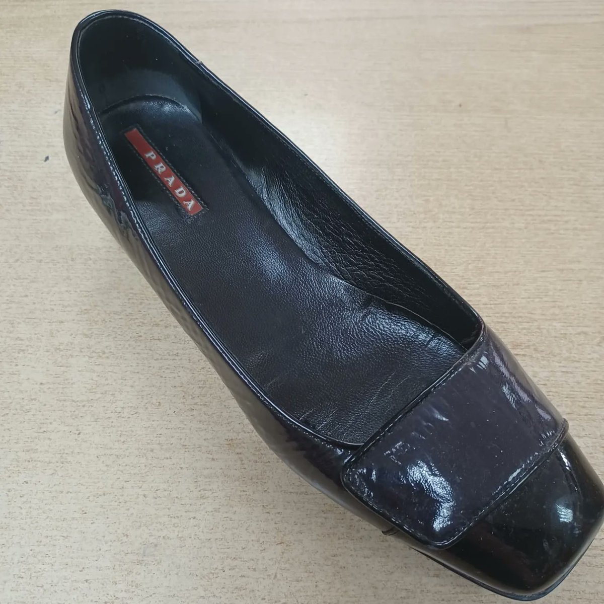 cal_sabater's tweet photo. Avui hem reparat unes sabates Prada de senyora
#treballartesa #petitcomerç #botigadebarri #calsabater #comerçdeproximitat #reutilitzar #reciclar #desverncomerçiempresa #santjustcomerç #SantJust #santfeliu #santjoandespi https://t.co/M4pxK9bxT1