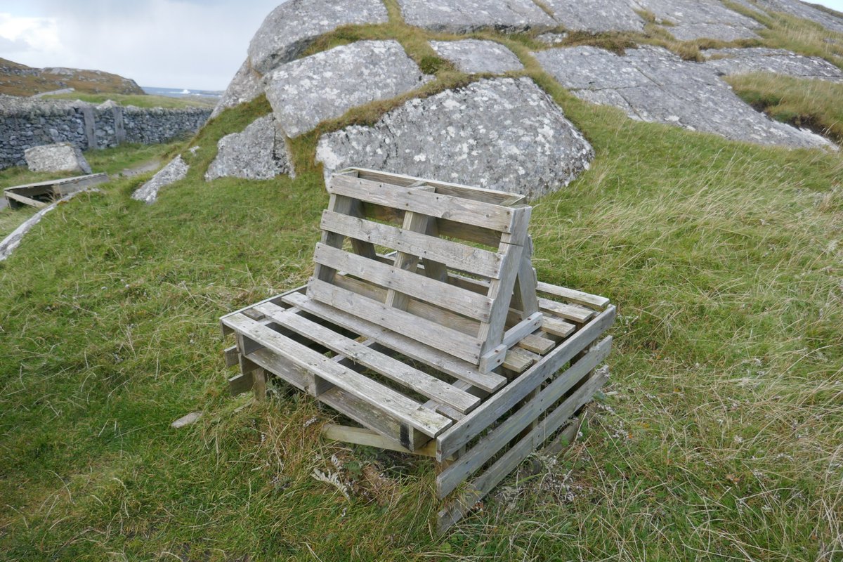 TheLengthsman's tweet photo. @MyFaveBench My favourite Hebridean bench at #BostaBeach 😂 https://t.co/nFeEWnfwpM