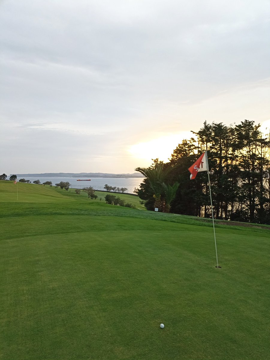 25° a las 8am, vistas espectaculares, Santander la nueva Marbella #cantabriainfinita #golfmataleñas
