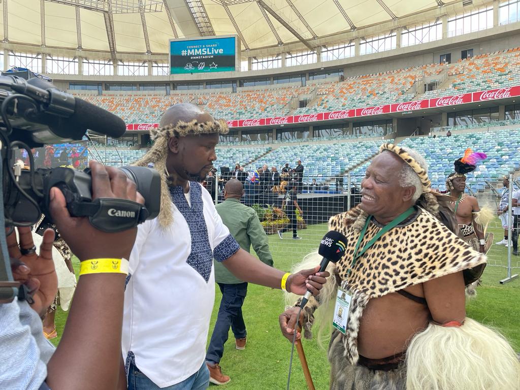 Ayanda_gmsa's tweet photo. Wow brilliant coverage by the public broadcaster their out there, analysis, reporting style and you can see everything is well planned by @SABCNews news team👏👏👏 https://t.co/CHBlk3USxl