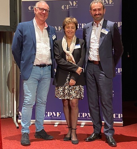 ordre_medecins's tweet photo. 🇪🇺 Une délégation du CNOM conduite par le Dr Philippe Cathala participe à Prague à l’AG du @CPME_EUROPA.
 
A l’ordre du jour : espace européen des données de santé, lutte contre la pénurie de médicaments, antibiorésistance et aide à #Ukraine. https://t.co/fOMSKUMwqC