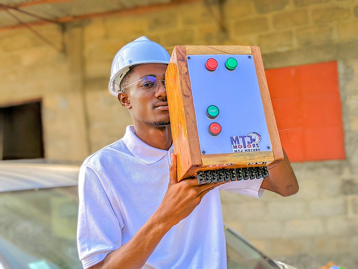 OfficielMpari's tweet photo. ⚪DE L'INNOVATION À L'INVENTIVITÉ. 
UN DÉMARREUR POUR MOTEUR ELECTRIQUE MADE IN TOGO 🇹🇬.

Cet homme est Monsieur Jonathan Tahou MALOU A 22 ans,...

📌Lire la suite ici 👇🏾
https://t.co/kkWO28Ml2c https://t.co/qk5SgLwN9O
