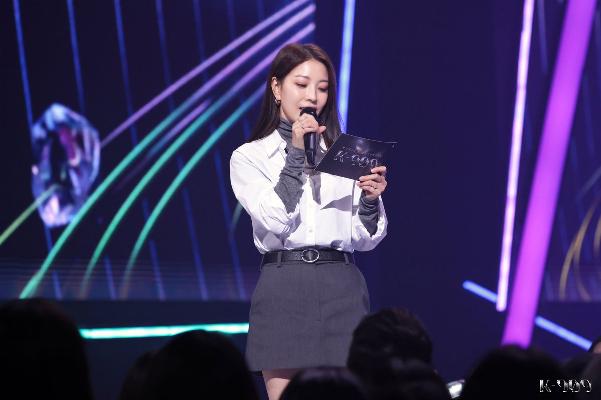 NoBoANoLife's tweet photo. [ 𝐌𝐔𝐒𝐈𝐂 𝐔𝐍𝐈𝐕𝐄𝐑𝐒𝐄 𝐊-𝟗𝟎𝟗 ]
[909 현장포토] MC 보아(BoA) "잠시 모든 짐을 내려놓고 자신을 안아줘요"

https://t.co/QSSagdAai1

#K909 #KPOP #BoA #보아 https://t.co/y21QXxWLG6