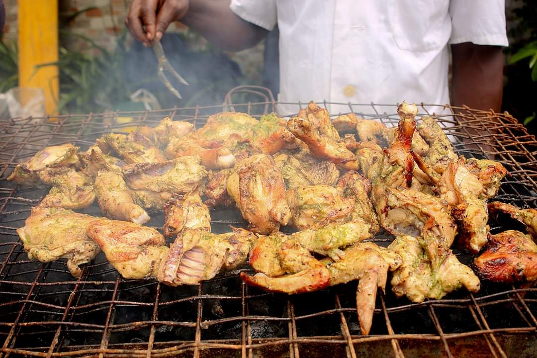 GrillandGarden2's tweet photo. Bientôt la saison des mariages,
Nous sommes disponibles pour vos BBQ Live 😋😋😋😋😋
Nous nous déplaçons avec nos barbecue, et nous faisons vos Grillades à domicile.
Nous sommes basés à Douala,yassa face ancien pesage derrière les magasins camco
InfosLine : 693690387 https://t.co/an2cs4eTml