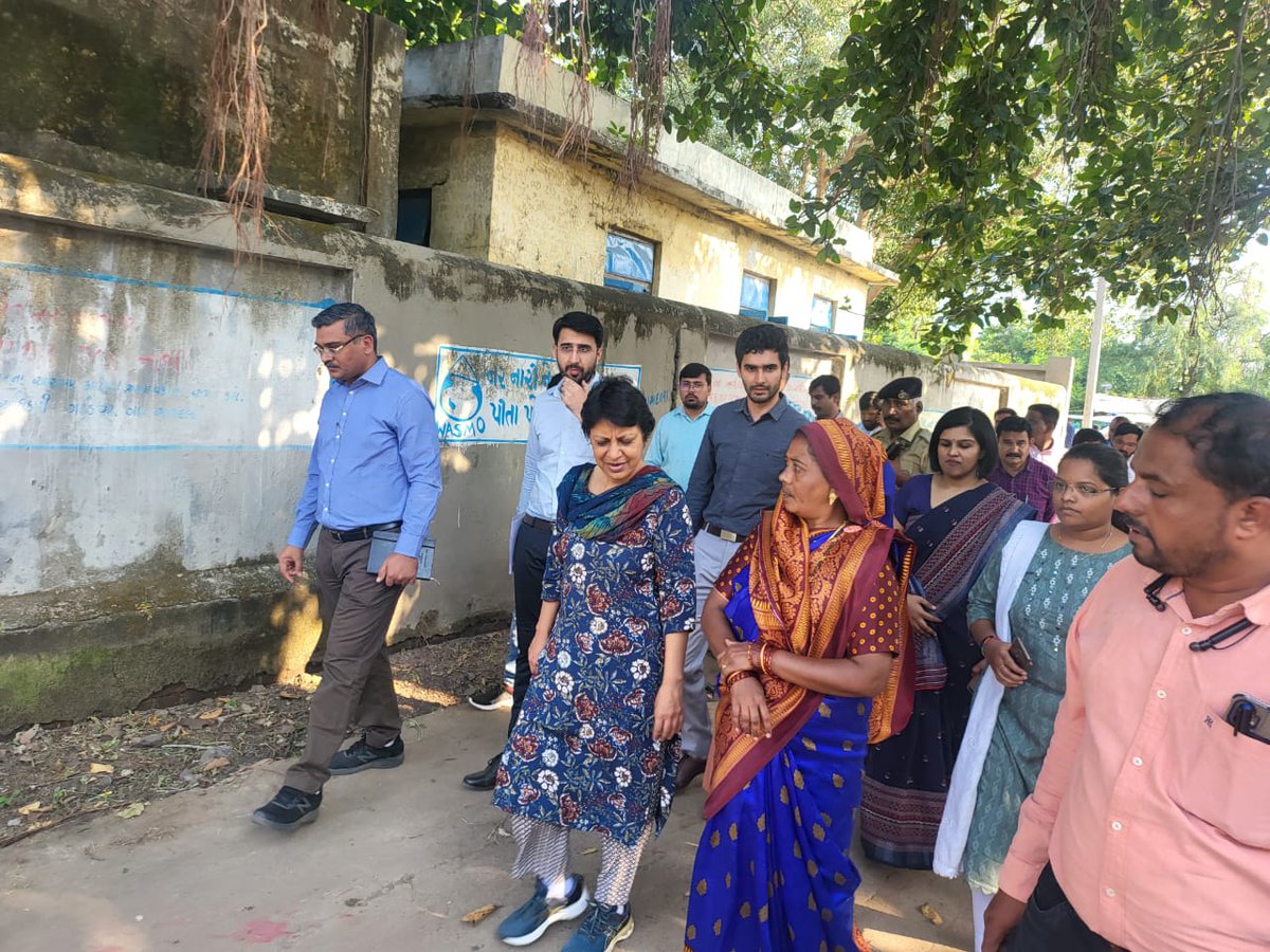WSDGujarat's tweet photo. Miss Vini Mahajan, Secretary, Dept. of Drinking Water and Sanitation, m/o Jal Shakti, Govt. of India in the presence of the Secretary (@WSDGujarat), CEO (Wasmo) and DDO (Narmada) visited Amadala and Koyari villages of Narmada district. https://t.co/7RkmtGr3Vz