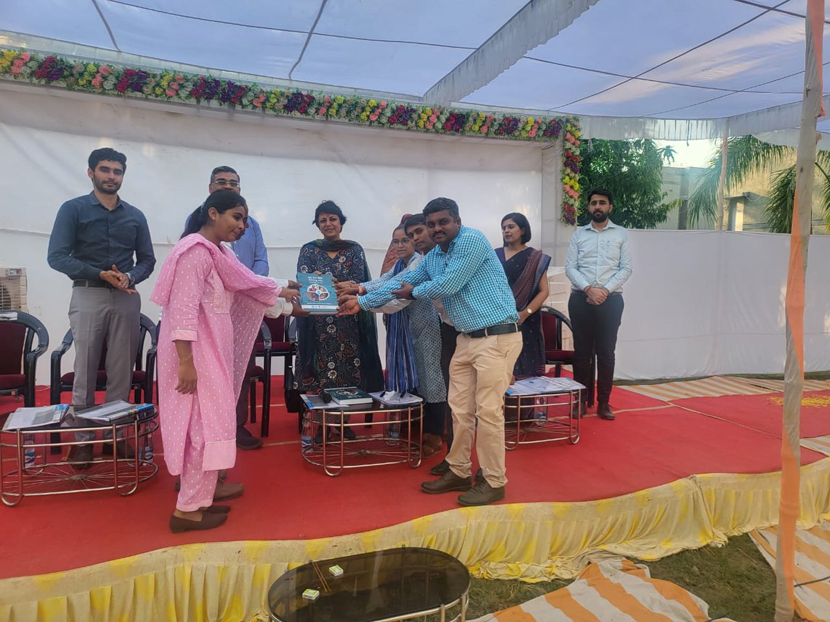 WSDGujarat's tweet photo. Miss Vini Mahajan, Secretary, Dept. of Drinking Water and Sanitation, m/o Jal Shakti, Govt. of India in the presence of the Secretary (@WSDGujarat), CEO (Wasmo) and DDO (Narmada) visited Amadala and Koyari villages of Narmada district. https://t.co/7RkmtGr3Vz