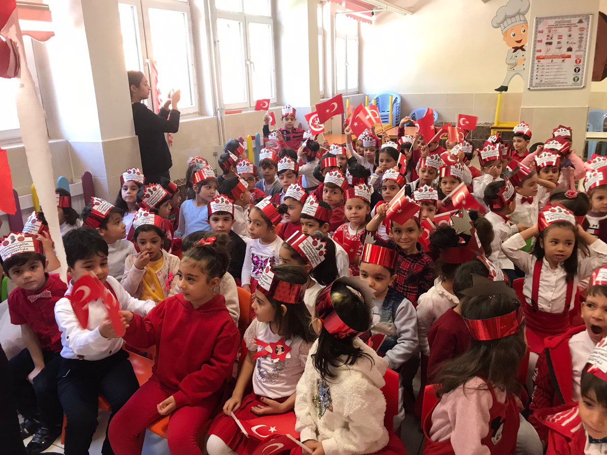 HalideEdipAna's tweet photo. Halide Edip Adıvar Anaokulu Cumhuriyet Bayramı’nı büyük bir coşku ile kutladı. Bayramımız kutlu olsun. 🇹🇷      @MahsuniYILDIRIM @BaglarMEM21 @Diyarbakirmem @BaglarKaymakam https://t.co/dJC6zgfQxt