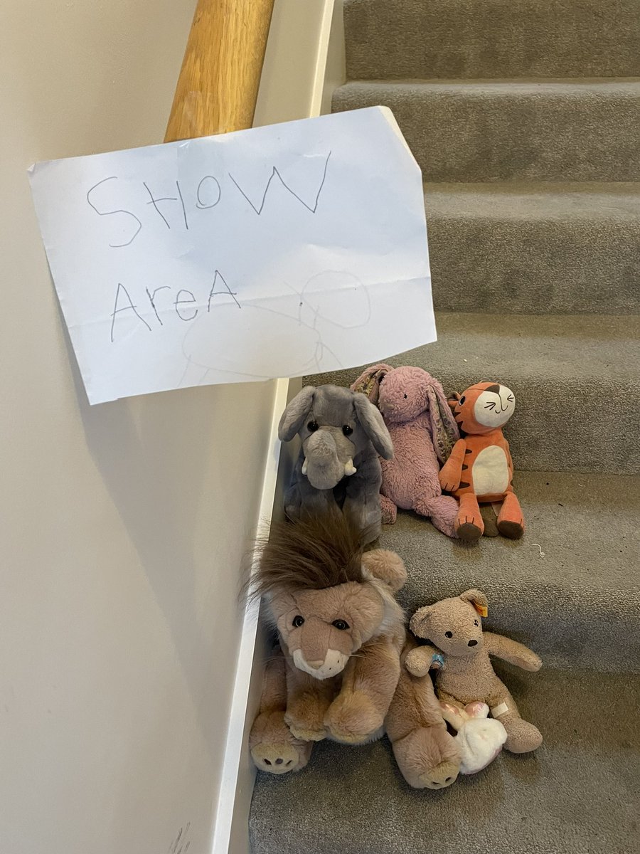 Looks like I made it to the theatre just in time. Most of the audience is already here.