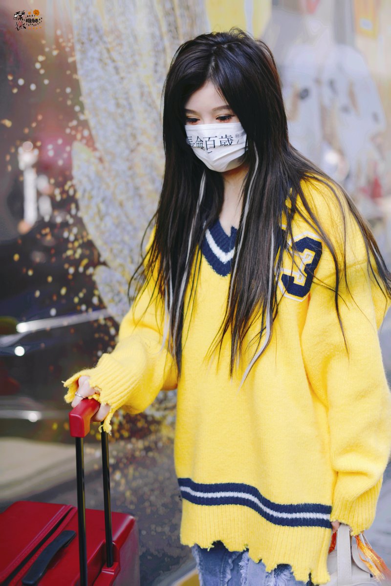 DDDarchive's tweet photo. 221029 | JXL · Going to work

📸 cr. 段艺璇的璇学社
#DuanYixuan #段艺璇 #BEJ48 #SNH48 https://t.co/5lGdDQACxr