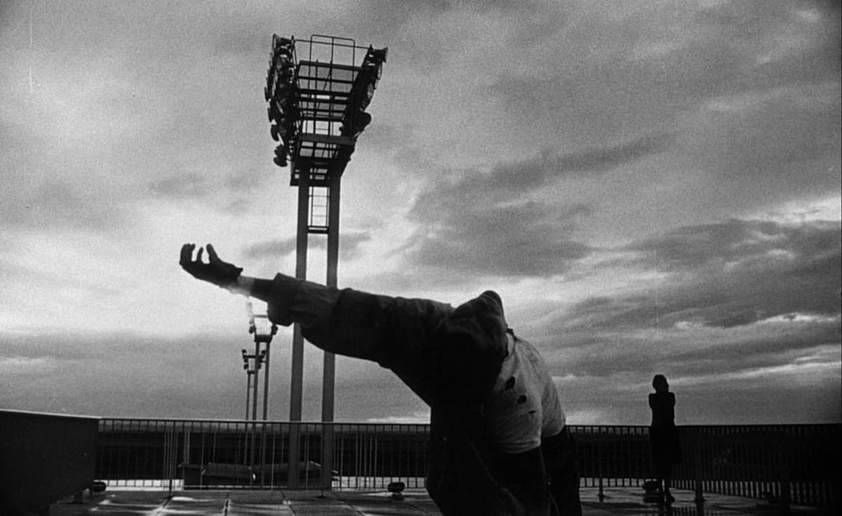 oscarmoviebuff's tweet photo. La Jetée [1962] 🇫🇷
-Directed by #ChrisMarker
-Starring #HélèneChâtelain #DavosHanich #JacquesLedoux

#LaJetée #CriterionCollection https://t.co/kO9U0hjxNV
