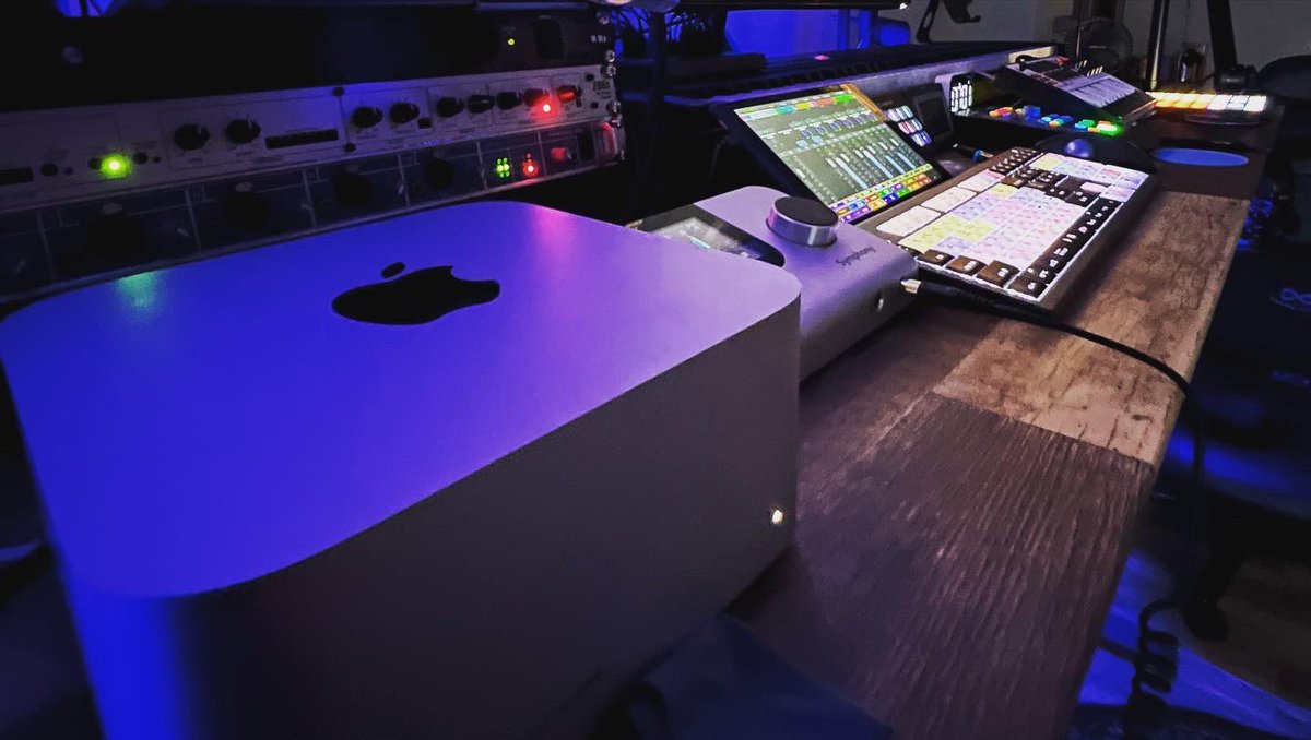 ottodetogni's tweet image. New studio !!! Very happy with the result and the standing desk is a game changer! #feeltheenergy #vibey #projectstudio #jobisnotfinished #standingdesk #zoom #onlineclasses @MIHollywood @uclaextension @AvidProTools @Avid