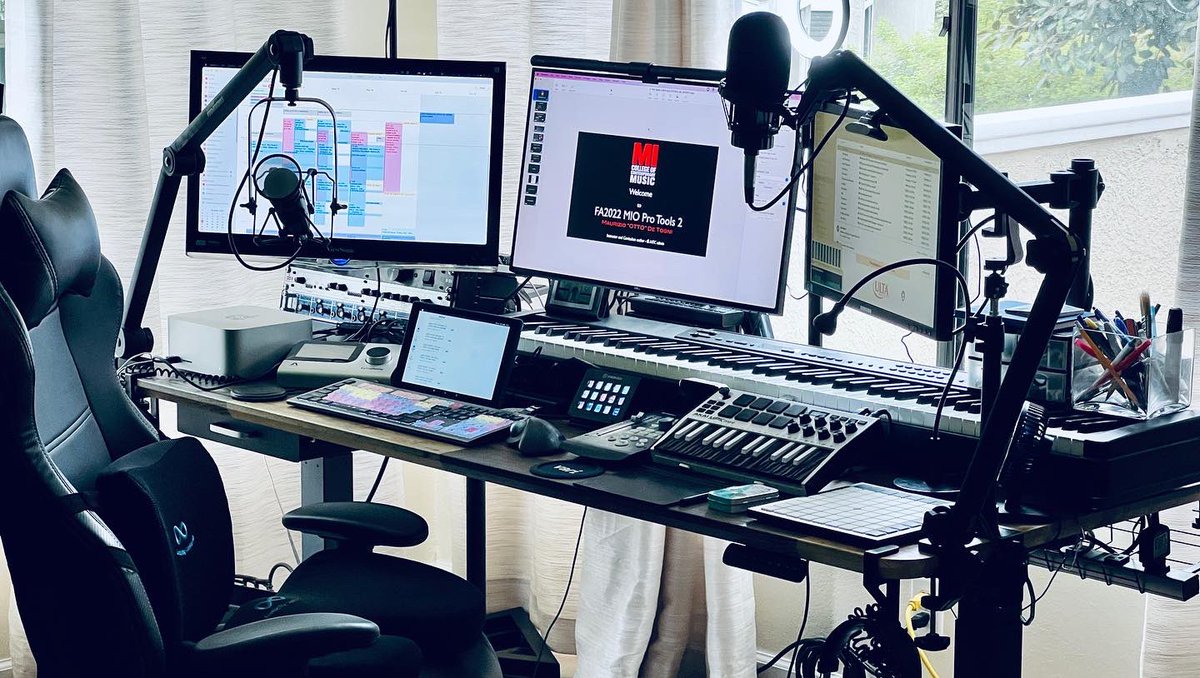 ottodetogni's tweet image. New studio !!! Very happy with the result and the standing desk is a game changer! #feeltheenergy #vibey #projectstudio #jobisnotfinished #standingdesk #zoom #onlineclasses @MIHollywood @uclaextension @AvidProTools @Avid