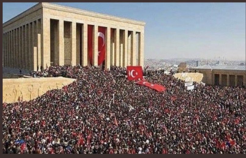 vy6134's tweet photo. Atatürk'ün önderliğinde, milletimizin ortak azmiyle kurulan Cumhuriyetimiz 99 yaşında. 
Türkiye Cumhuriyeti'nin eşit ve onurlu yurttaşları olarak; Cumhuriyetimizin kurucusu Gazi Mustafa Kemal Atatürk'ün izinde, daha güzel günleri birlikte inşa edeceğiz. #29EkimCumhiyetBayramı https://t.co/dkImOC6INm