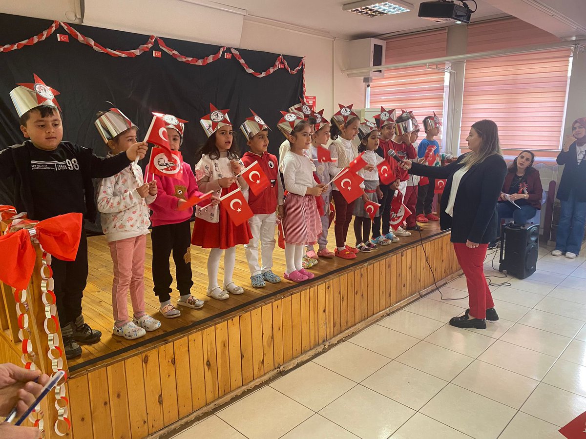 HalideEdipAna's tweet photo. Halide Edip Adıvar Anaokulu Cumhuriyet Bayramı’nı büyük bir coşku ile kutladı. Bayramımız kutlu olsun. 🇹🇷      @MahsuniYILDIRIM @BaglarMEM21 @Diyarbakirmem @BaglarKaymakam https://t.co/FKclnGwjGX