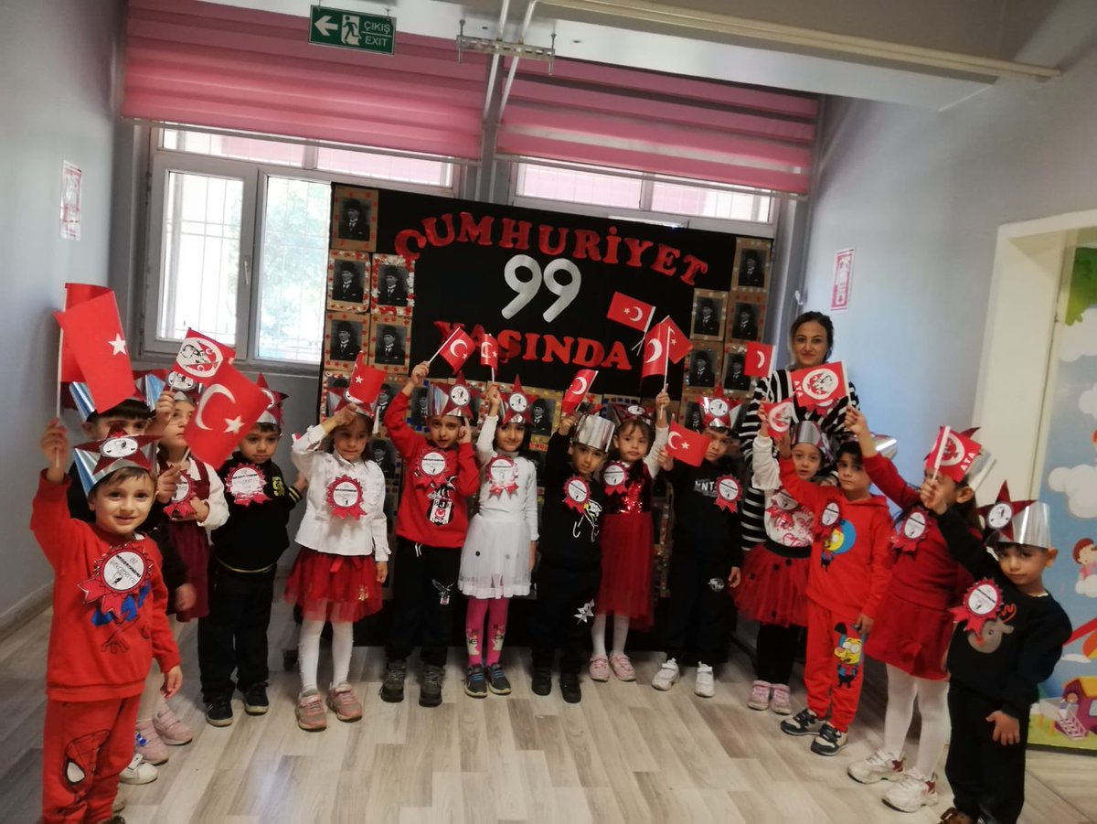 HalideEdipAna's tweet photo. Halide Edip Adıvar Anaokulu Cumhuriyet Bayramı’nı büyük bir coşku ile kutladı. Bayramımız kutlu olsun. 🇹🇷      @MahsuniYILDIRIM @BaglarMEM21 @Diyarbakirmem @BaglarKaymakam https://t.co/FKclnGwjGX