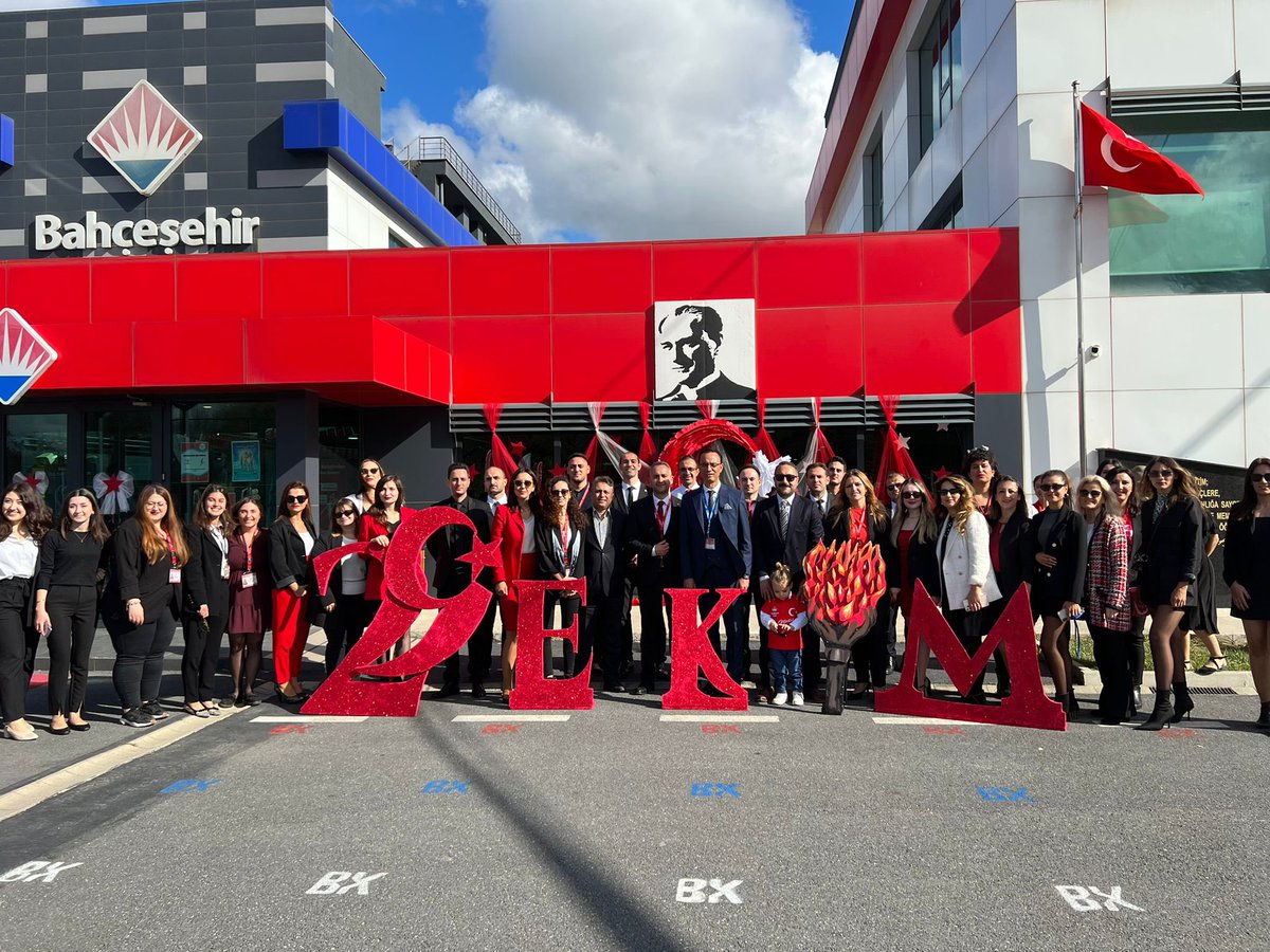mturanoznacar's tweet photo. Cumhuriyet Bayramının 99. Yılını Büyük Coşkuyla Kutladık.🇹🇷
#bahçeşehirkoleji 
#29EkimCumhuriyetBayramı https://t.co/SRx1FvoAoM
