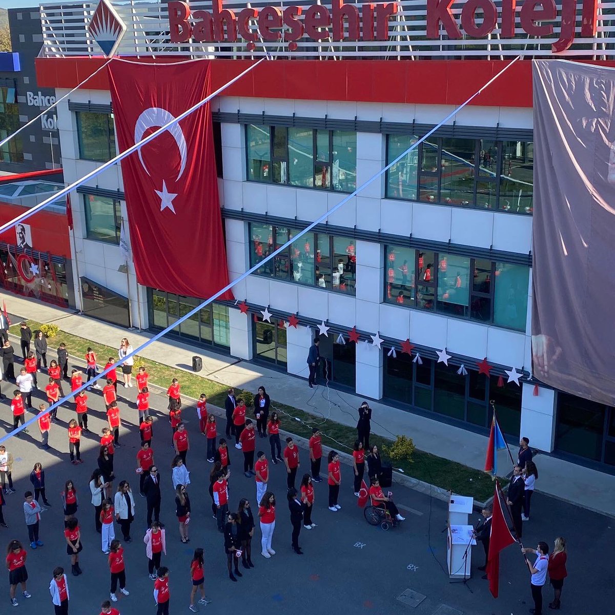 mturanoznacar's tweet photo. Cumhuriyet Bayramının 99. Yılını Büyük Coşkuyla Kutladık.🇹🇷
#bahçeşehirkoleji 
#29EkimCumhuriyetBayramı https://t.co/SRx1FvoAoM
