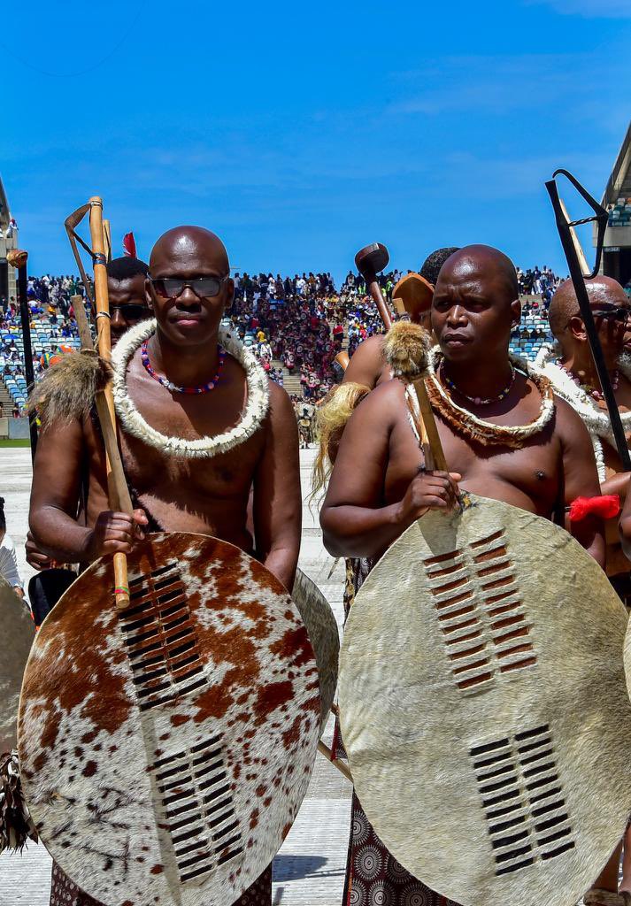 eThekwiniM's tweet photo. Moses Mabhida stadium is packing up nicely for  #KingMisuzuluCoronation Amabutho and Izintombi making a grand entrance, 45 000 people are expected to attend this historical event ^SD
#KingMisuzuluCoronation https://t.co/hwVJDW81Hk