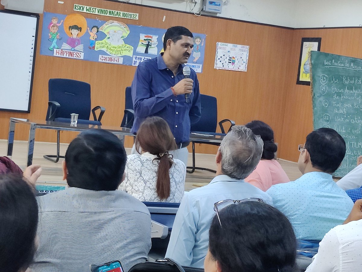 MadhviAgrawal3's tweet photo. चाहे जो हो जाए प्रत्येक विद्यार्थी में गणित विषय में जल्द से जल्द fundamental numeracy को सुनिश्चित करना ही है। For this,
today District East zone 2 maths nodal incharges shared best practices in the workshop organised by DDE zone 2 sir
#MissionMath
@Dir_Education
@PbpandeyB https://t.co/3eY47oDxvr
