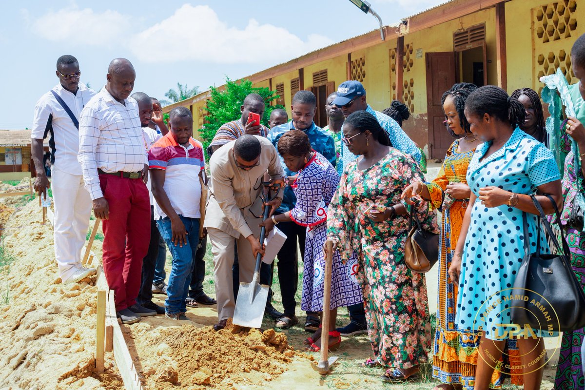 kwameforson14's tweet photo. MP for Kwesimintsim, @drprinceharmah cuts sod to officially hand over the site for the construction of a new six unit classroom block with ancillary facilities for Anaji MA Primary and JHS. This is to help enhance teaching and learning activities.
#DPHA
#Kwesimintsim https://t.co/2PZCAmn3D1