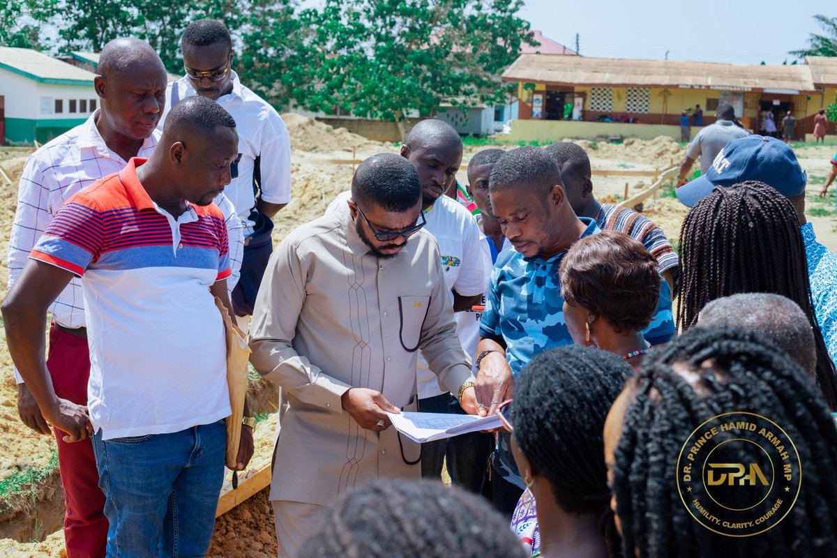 kwameforson14's tweet photo. MP for Kwesimintsim, @drprinceharmah cuts sod to officially hand over the site for the construction of a new six unit classroom block with ancillary facilities for Anaji MA Primary and JHS. This is to help enhance teaching and learning activities.
#DPHA
#Kwesimintsim https://t.co/2PZCAmn3D1