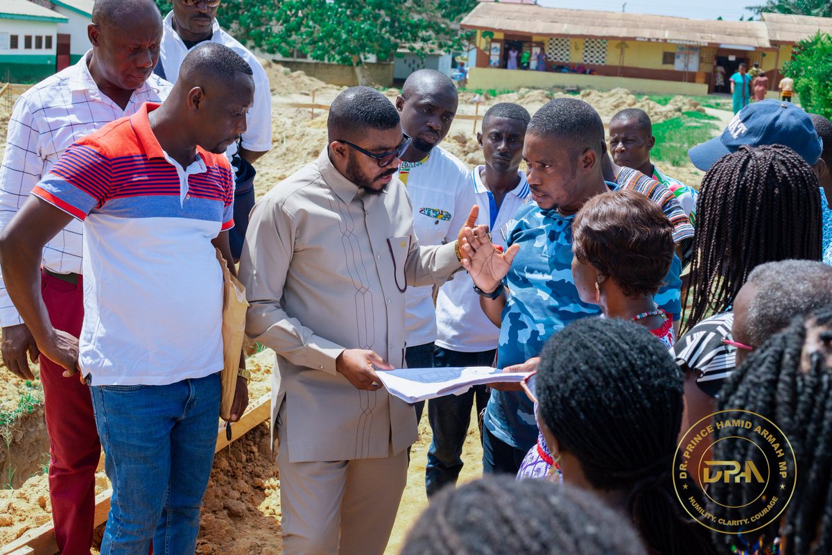 kwameforson14's tweet photo. MP for Kwesimintsim, @drprinceharmah cuts sod to officially hand over the site for the construction of a new six unit classroom block with ancillary facilities for Anaji MA Primary and JHS. This is to help enhance teaching and learning activities.
#DPHA
#Kwesimintsim https://t.co/2PZCAmn3D1