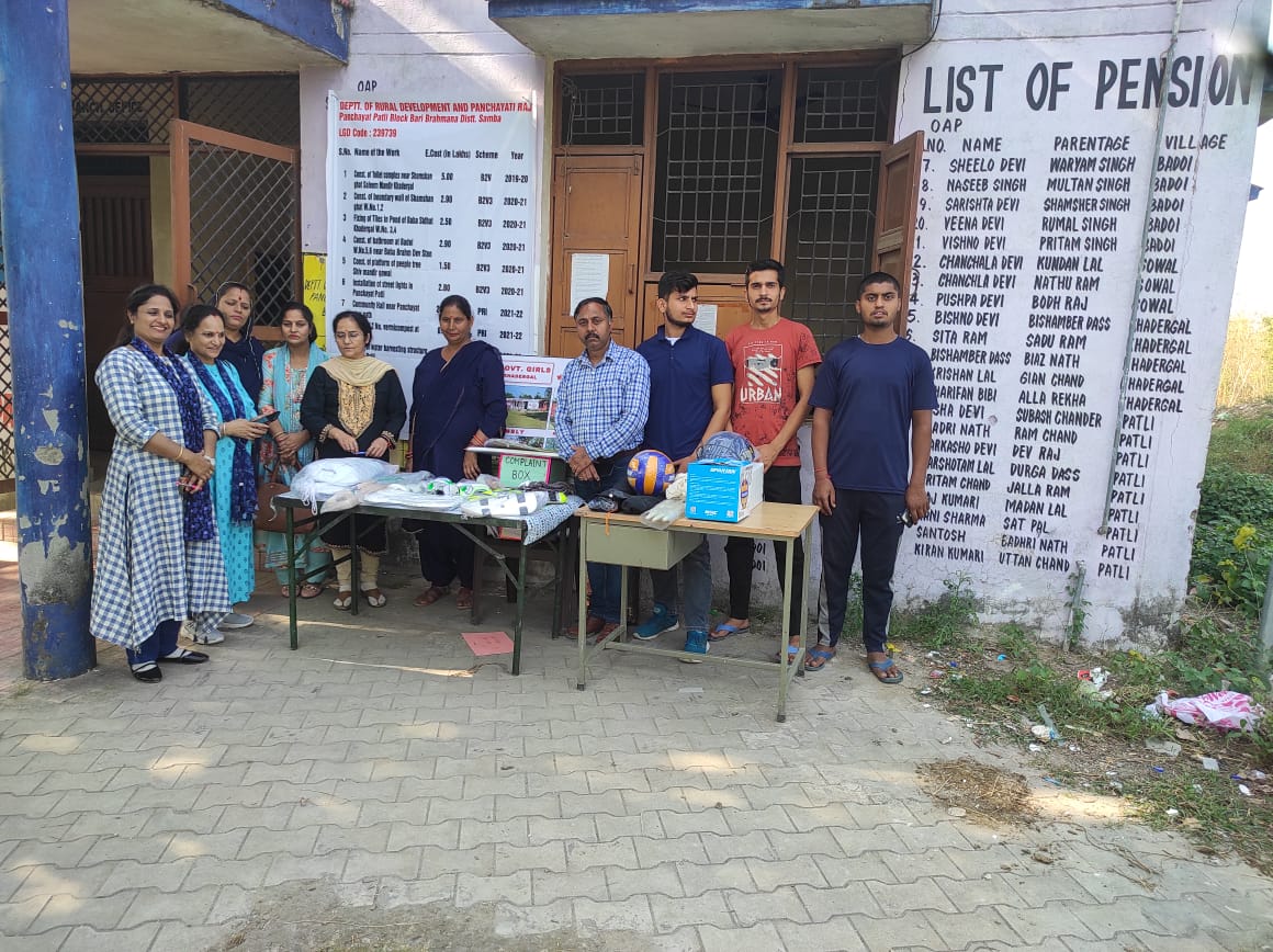 diosamba1's tweet photo. #Back2Village4
Distribution of #SportsKits among youths of Panchayat #Patli in Bari Brahmana by visiting officer Ms. Kusum Badyal under Back to Village Programme.
@diprjk
@OfficeOfLGJandK
@kansalrohit69
@PIBSrinagar https://t.co/gmen6ldSO9