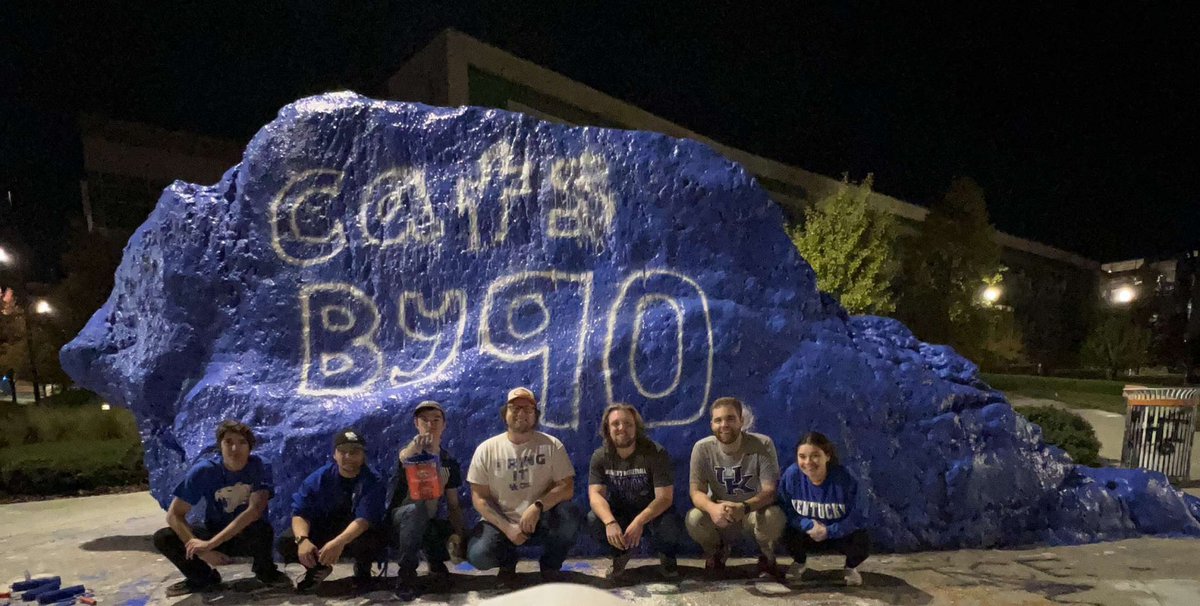 _grant_17's tweet photo. How do y’all like the new paint job on UT’s Rock? @UKFootball @barstoolsports https://t.co/WTvZePqtFr