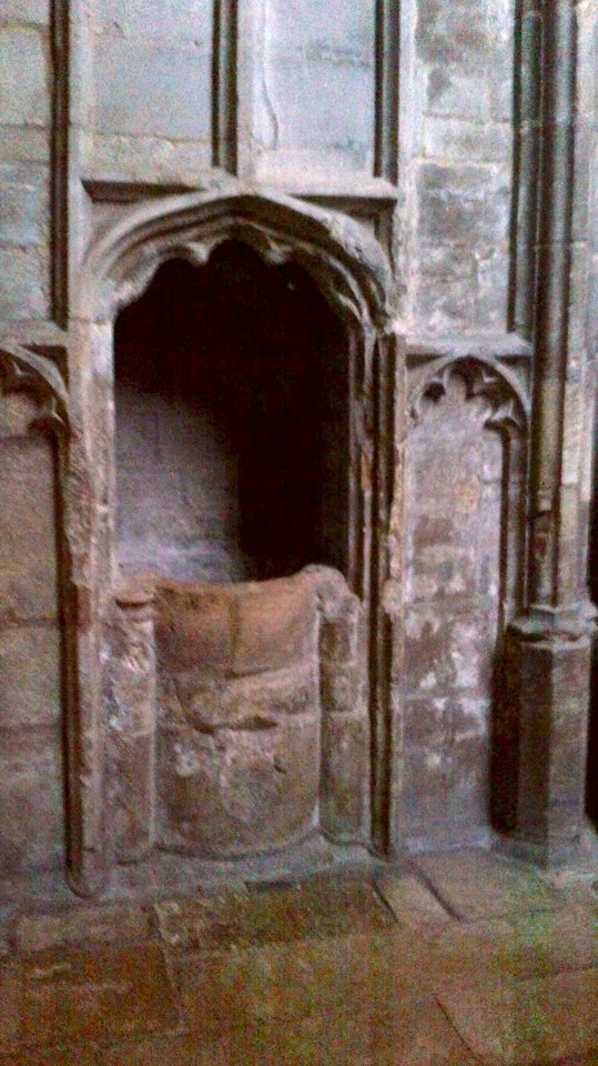 The Norman Font was built by Abbot Joffrid in the 12th century. The surround and vaulted roof were added in the 15th century. This is an immersion font composed of three segments of stone and capable of holding 25 gallons of water.
