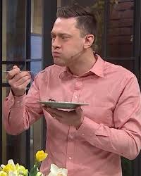 nkTonyM's tweet photo. Per Skoglunds matglädje. Den finaste tv-stunden på hela veckan. https://t.co/taVJlkh52a