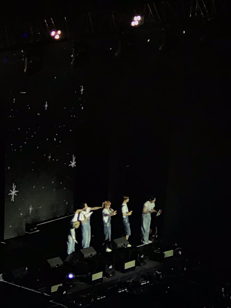 kore_ge's tweet photo. wasn’t sure if my paper airplane reached the stage last night, so here’s my letter to @TXT_members 💌 I love you so much!! thank you for an unforgettable night~ 🤍✨

#ACTLOVESICKinMANILA_Day2 
#TOMORROW_X_TOGETHER https://t.co/exTXOyccON
