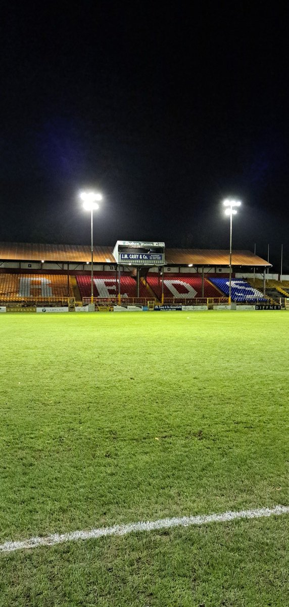 Realbarneycarey's tweet photo. Shelbourne FC 6 Drogheda United 0 great night for the reds the double cup final countdown is well and truly on now #SFC #FTA #OnlyShowInTown https://t.co/J1grv4l0PO