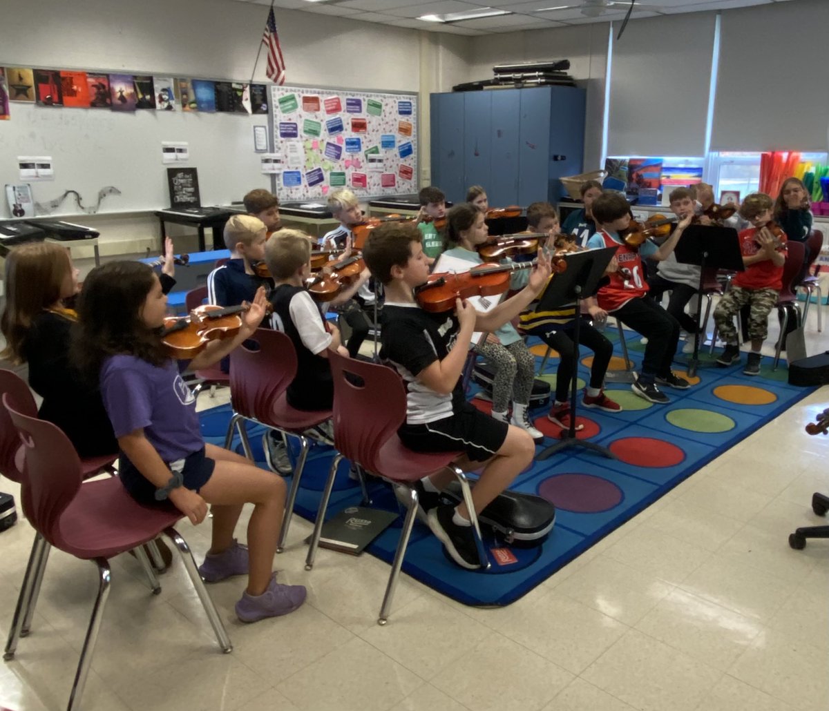 cbstringstuff's tweet photo. Elementary orchestra highlights this week…🎶🎻
Doyle 4th grade violas awesome posture. Ready for bow next week! Bridge Valley Primo violins working out C naturals in a concert piece!
@CBSDMusic 
@CBBridgeValley 
@CBDoyleElem 
#orchestra
#musiceducation https://t.co/tXLY83wkq0