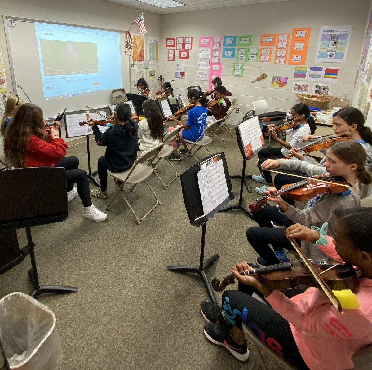 cbstringstuff's tweet photo. Elementary orchestra highlights this week…🎶🎻
Doyle 4th grade violas awesome posture. Ready for bow next week! Bridge Valley Primo violins working out C naturals in a concert piece!
@CBSDMusic 
@CBBridgeValley 
@CBDoyleElem 
#orchestra
#musiceducation https://t.co/tXLY83wkq0
