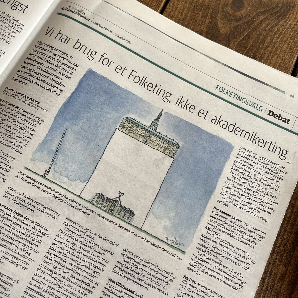 Rejser en glemt kritik i dagens <a href="/jyllandsposten/">Jyllands-Posten</a>.
Vi glemmer uddannelsesbaggrund i ligestillingsdebatten-den er langt skævere end blandt køn.
#dkmedier taler ikke om det, derfor har vi nu et akademikerting.
Jeg spørger: Hvorfor?
<a href="/PRESSELOGEN/">PRESSELOGEN</a> @Deadline_dr @DebattenDR2 #dkpol #fv22