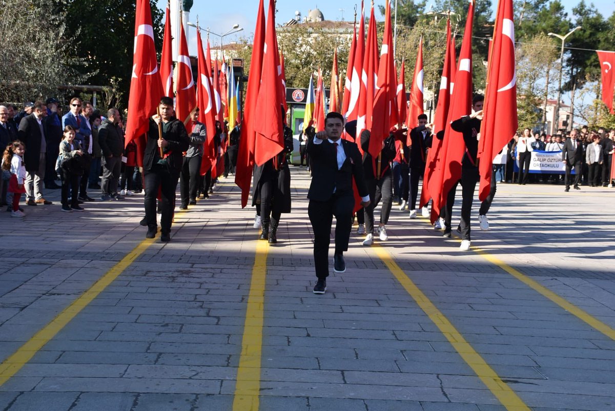 29 Ekim Cumhuriyet Bayramı’nın 99. yılı kutlamaları töreni Kaymakamımız Cevdet ERTÜRKMEN, Belediye Başkanı Hamit KILIÇ, ilçe protokolü ve vatandaşların katılımlarıyla gerçekleştirdi.Programı hazırlayan <a href="/BafraGalip/">BAFRA GALİP ÖZTÜRK ORTAOKULU</a>  ailesine teşekkür ediyoruz.
#29EkimCumhuriyetBayramı 
<a href="/bafra_mem/">Bafra İlçe Millî Eğitim Müdürlüğü</a>