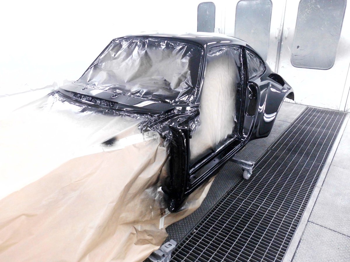 POGEARACING's tweet photo. Body work on our Porsche based 964 project is almost finished. https://t.co/2K02k9jw9Q