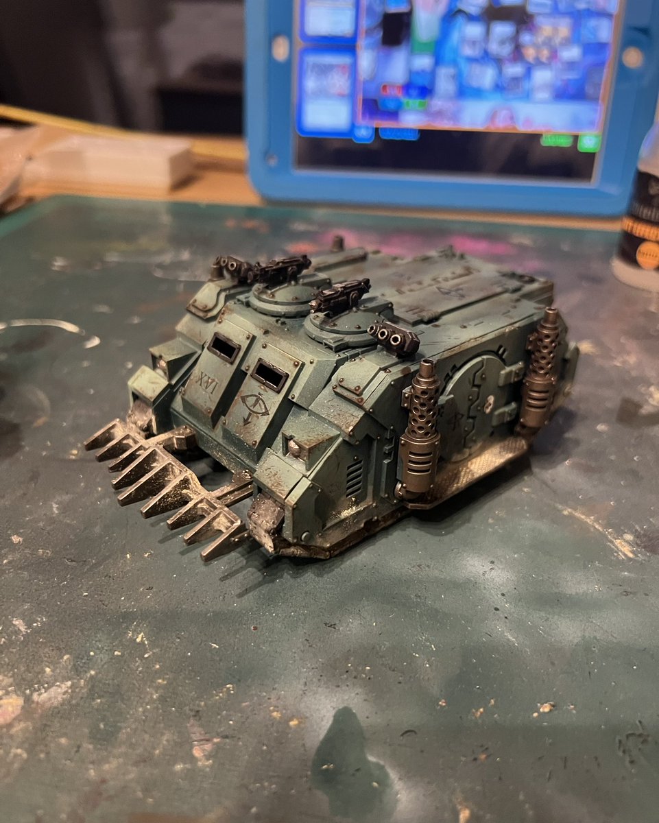 TimeNerd's tweet image. I haven’t painted a tank in YEARS 🤷🏻‍♂️ #paintingwarhammer #WarhammerCommunity #horusheresy #warhammer30k #sonsofhorus