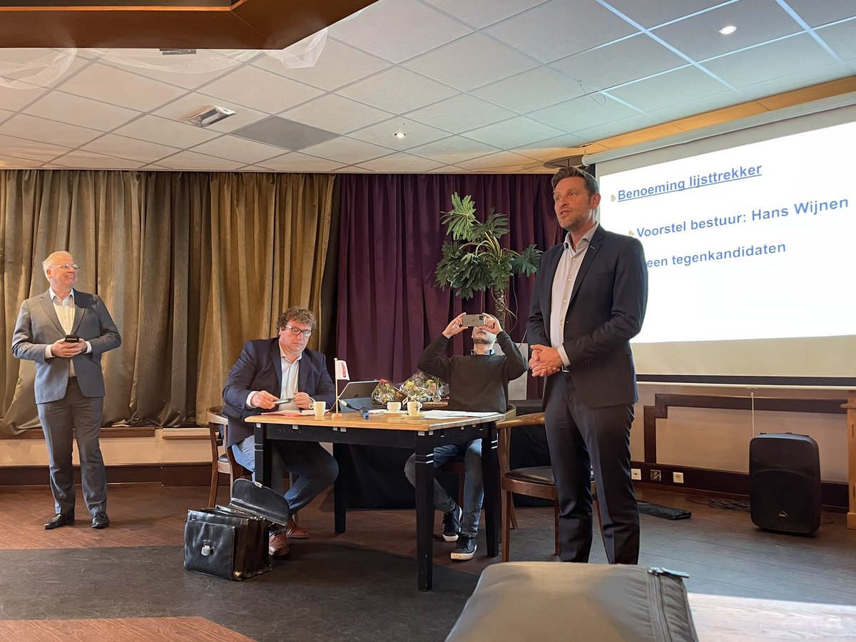 danielkoerhuis's tweet photo. Vandaag ALV VVD Drents Overijsselse Delta en VVD Vechtstromen. Onze lijsttrekkers @HansWijnenZ en @JanVeerenhuis zijn gekozen voor de Waterschapsverkiezingen 2023. https://t.co/FwgGVnoMFf