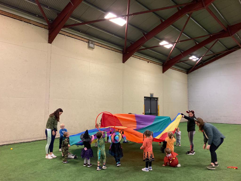 RathnureGAA's tweet photo. Great fun this morning at the Buzzy Bees 🐝  As everyone got into the Halloween Spirit 🧙‍♀️

👻🎃Widespread reports of spooky activity in the arena were confirmed! Well done to all 👏

#BuzzyBees #RathnureGAA https://t.co/R63paKy4EI