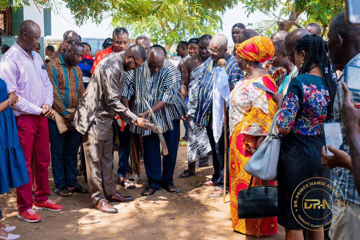 kwameforson14's tweet photo. Apremdo will get a new Kingdergaten to replace the old, dilapidated wooden structure that posses a lot of risk to both the teachers and the kids. Together with the Chief, @drprinceharmah MP for Kwesimintsim has cut sod for the construction of a new one.
#DPHA
#Kwesimintsim https://t.co/T6QN6sPTr4