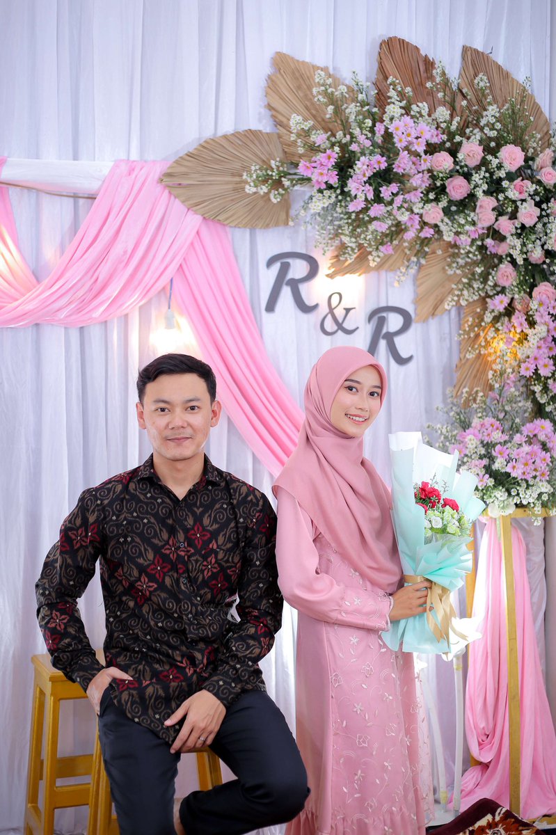 スカラーのRidwanさん☺️
ゲームで稼いだ給料で、先日婚約お披露目会をしたそうです♪
ドレスも飾り付けもかわいいですね❤️

素敵なパートナーと、来年の結婚式に向けてさらに頑張ってくださいねー!
#DCG_jobtribes #jobtribes #P2E #Gamefi #NFT