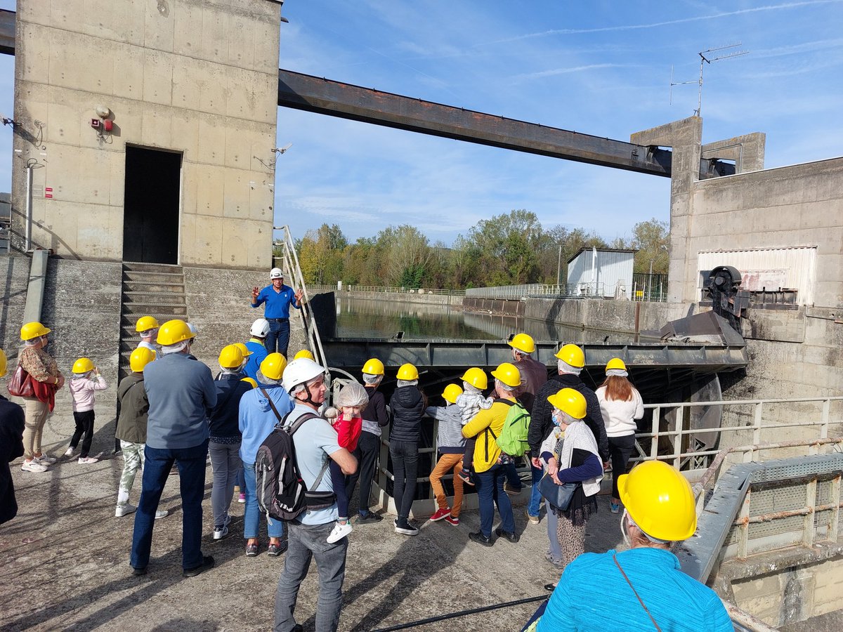 yannchafai's tweet photo. Dans le cadre du 21eme salon des Arts et du Feu #artisanat, EDF a signé un partenariat avec la commune de Martres-Tolosane.
Une occasion pour nous de faire visiter, ce jour, le barrage de St Vidian. N'hésitez pas à découvrir notre métier ! @EDF_Hydro_SO #UneRiviereUnTerritoire https://t.co/RFyHl6TfAd