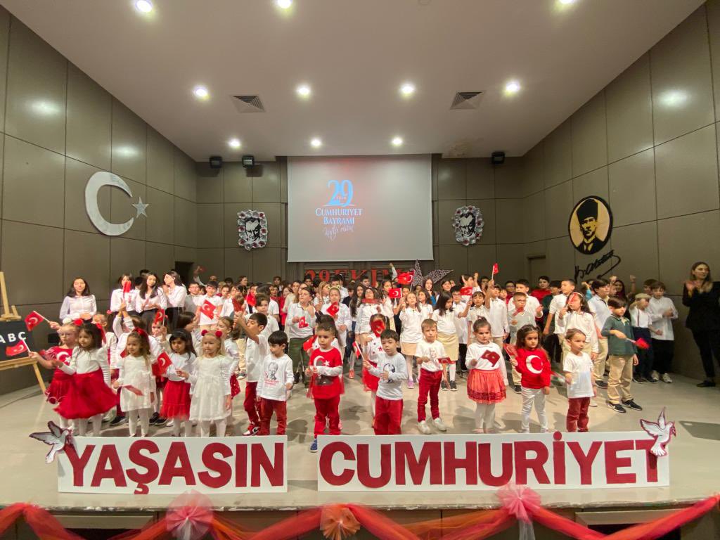 nuranyvs's tweet photo. Buca Doğa Koleji AHZ Sınıfı Cumhuriyetin 99.yılını büyük bir coşku ile kutladılar🇹🇷❤️ @dogakolejibuca @DogaOkullari @uckardbuket @KvancBarlas @figentas84 https://t.co/Y6s1PNMqxQ