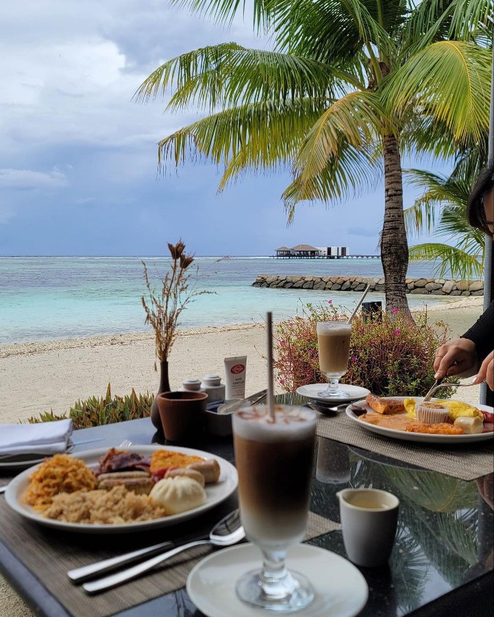 Breakfast with a view

📷: @simoni_1210 
.
.
.
#theresidencemaldives  #CenizaroHotelsandResorts #visitmaldives #sunnysideoflife #beautifulmaldives #maldives #maldivesislands #paradise #photooftheday #traveldiaries #igtravel #travelgram #MomentsEnriched #ForeverYours