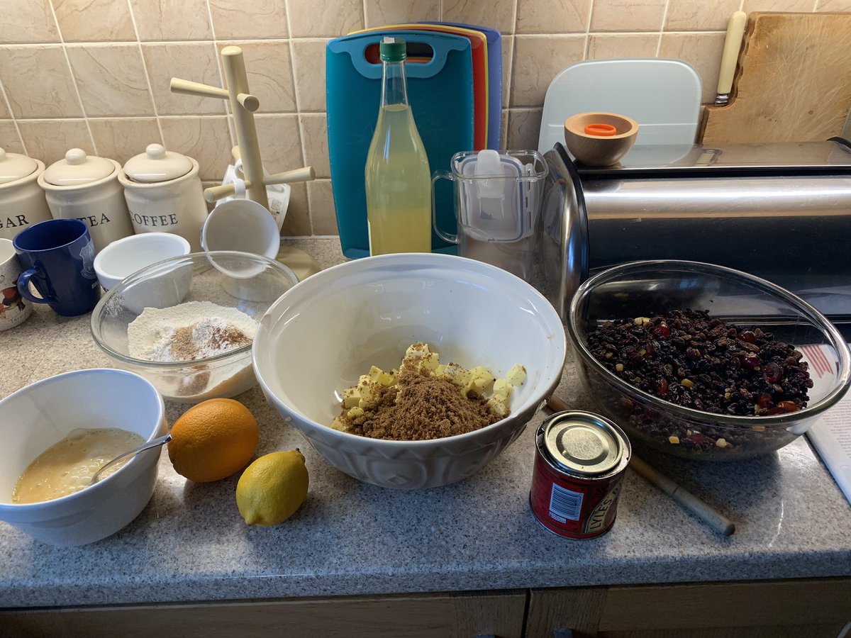 lesleysworld's tweet photo. Raining outside, bedlam on the roads hereabouts, so it’s the ideal day to do a spot of baking. So, what’s my plan do you think? #itsthattimeofyearagain https://t.co/snVeBClMa2