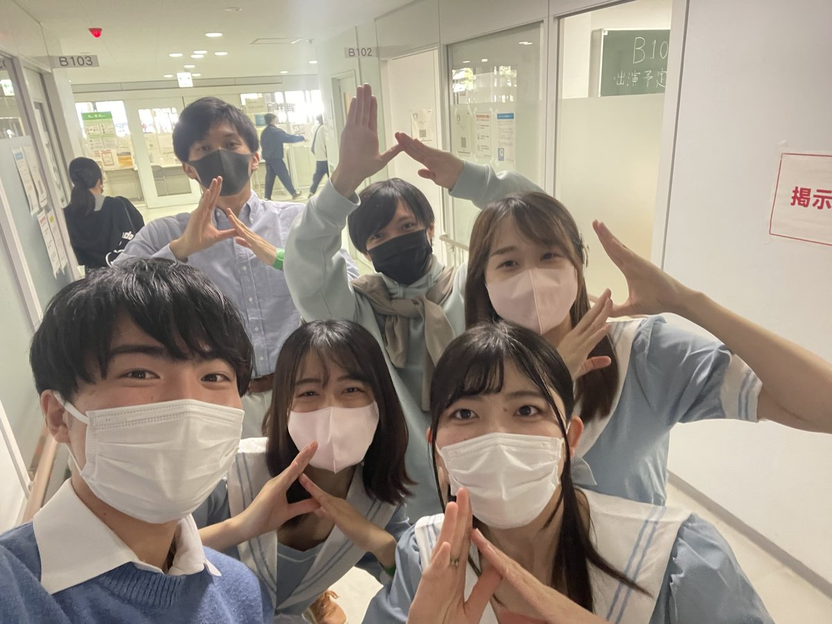 murata_del's tweet photo. 本日見てくださった皆さん、ありがとうございました☀️写真は本日出演後のメンバーの様子です📸

明日も13:30-B103教室で歌うのでお時間ある方は是非会いに来てください✨ https://t.co/xXCogSBEwW