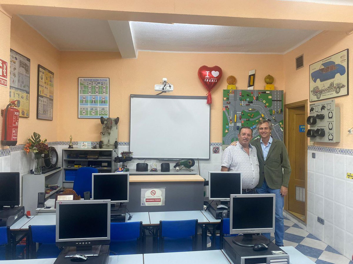 🚘 Las autoescuelas, como muchos otros negocios, lo están pasando fatal por el precio de los carburantes y del mantenimiento de los coches

➡️ Por eso, ayer visité una de las ➕ antiguas de #Alcorcón y en la que muchos vecinos han aprendido a conducir: AutoEscuela Iberia