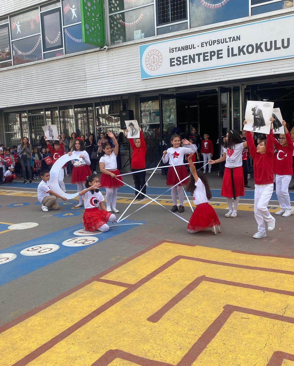 EypsultanEsent2's tweet photo. Cumhuriyet Bayramı okulumuzda coşku ile kutlandı🇹🇷 @Eyupsultan_TC @istanbulilmem @EyupsultanMem @ihsankara41 @alperasimozer https://t.co/m71SqHe2HZ