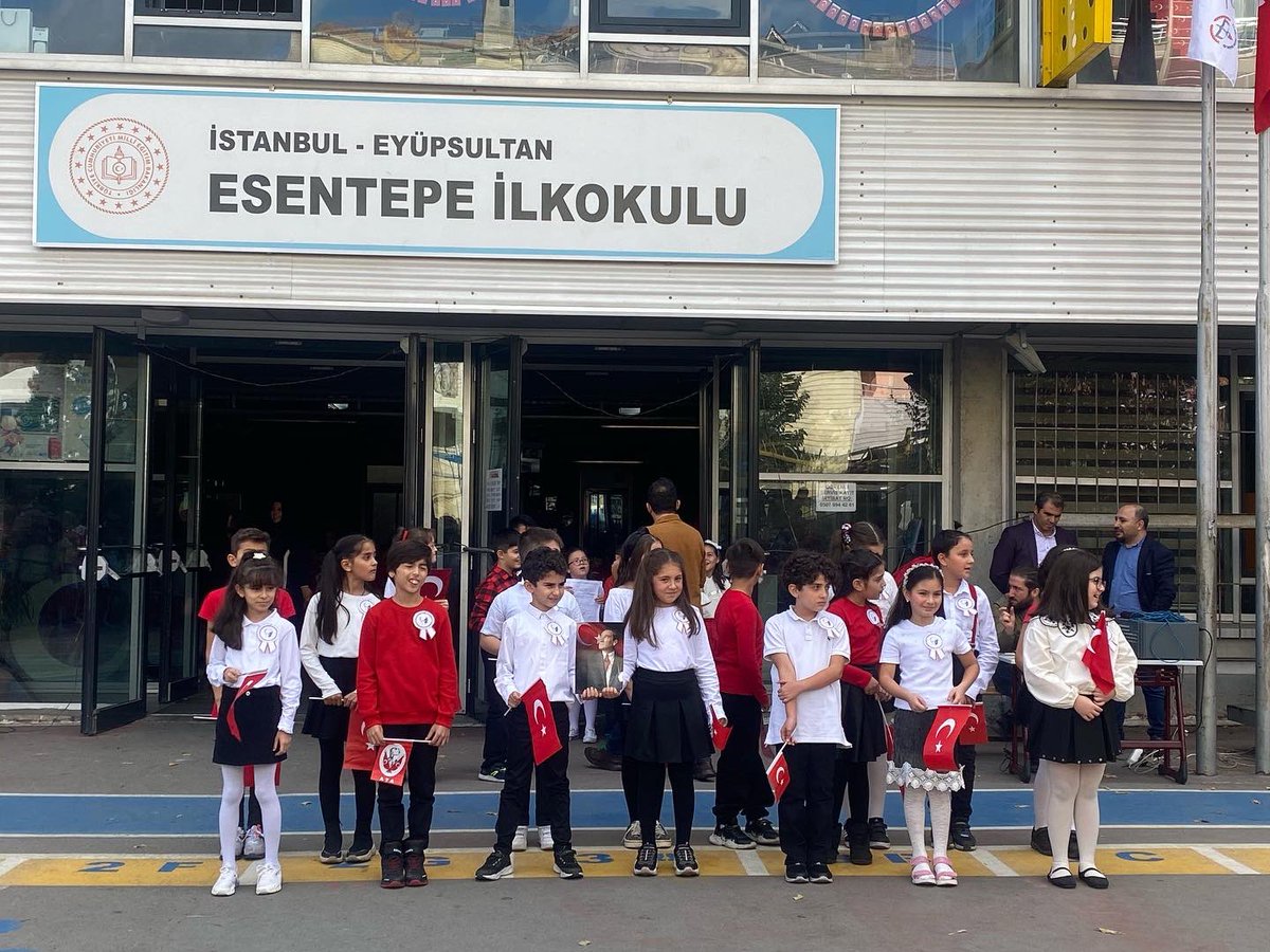 EypsultanEsent2's tweet photo. Cumhuriyet Bayramı okulumuzda coşku ile kutlandı🇹🇷 @Eyupsultan_TC @istanbulilmem @EyupsultanMem @ihsankara41 @alperasimozer https://t.co/m71SqHe2HZ